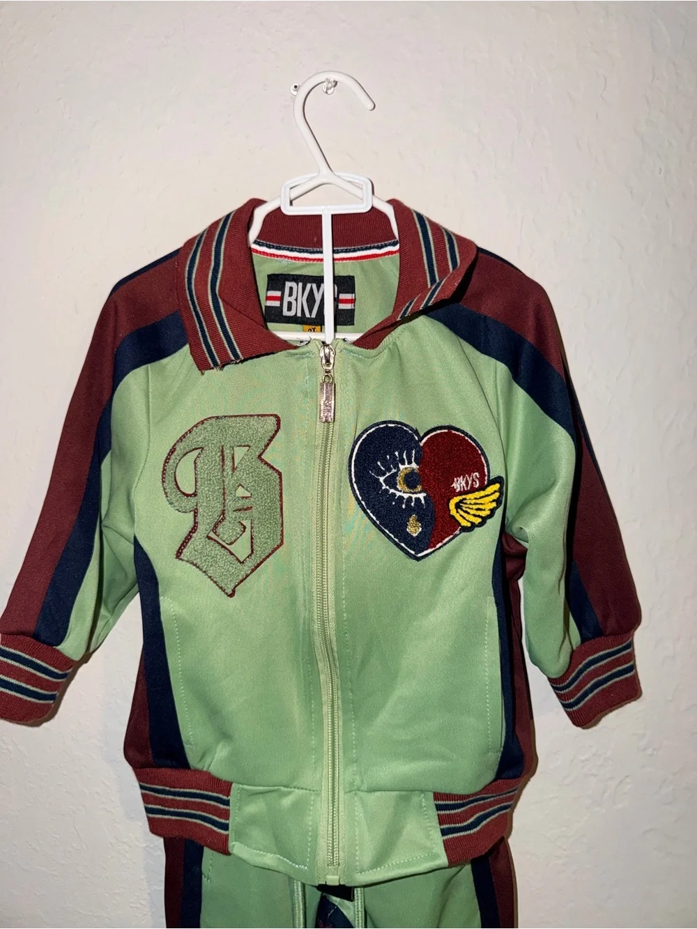 BKYS Boys 2-Piece Tracksuit Light Olive Burgundy Heart Patch Size 2T NWT